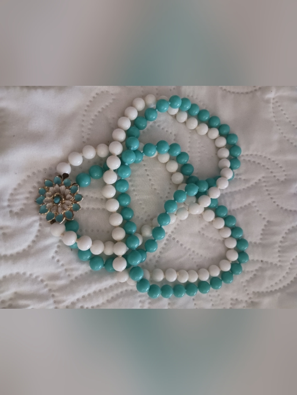 Milkglass Necklace Vintage Turquoise and White Glass Beads With Floral Clasp - Picture 11 of 13